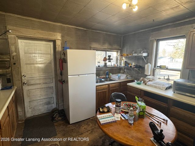 1674 E Clinton Trail, Charlotte, MI 48813