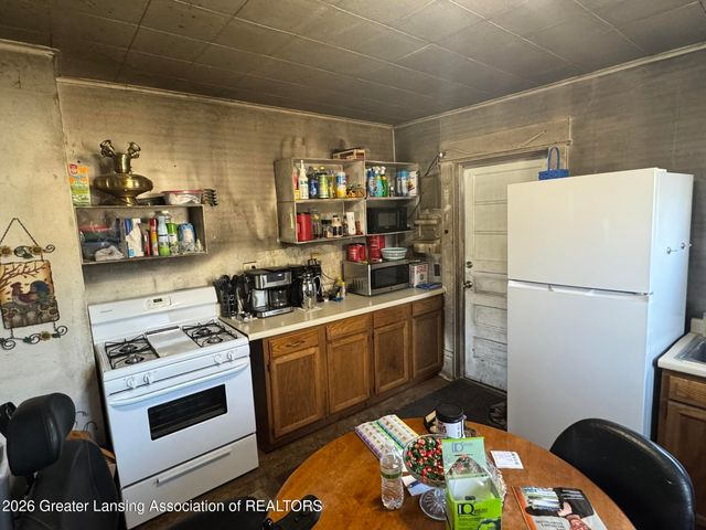 1674 E Clinton Trail, Charlotte, MI 48813