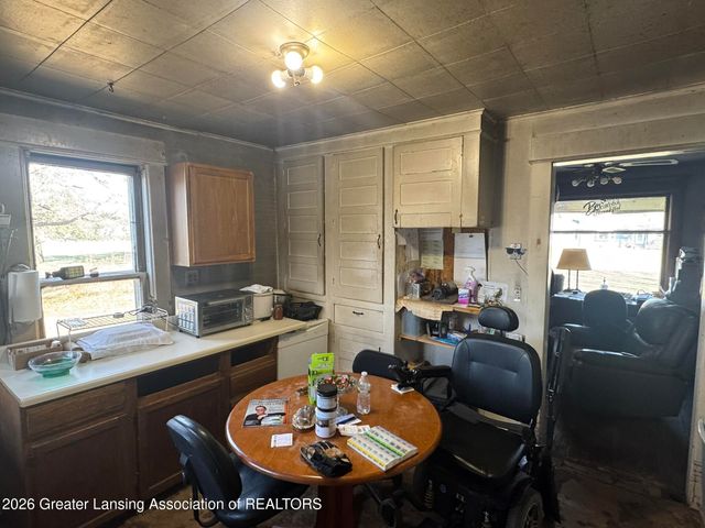 1674 E Clinton Trail, Charlotte, MI 48813