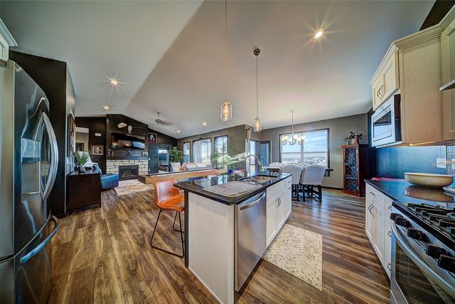 1804 Green Oak Pass, Tiffin, IA 52340