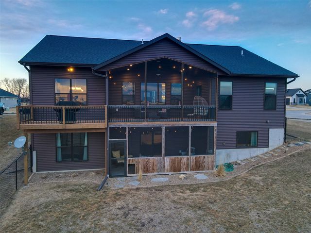 1804 Green Oak Pass, Tiffin, IA 52340