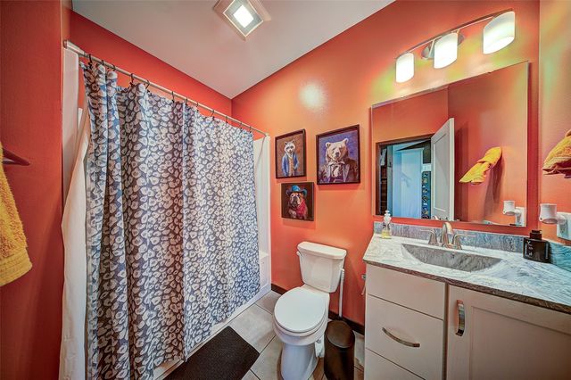 1804 Green Oak Pass, Tiffin, IA 52340