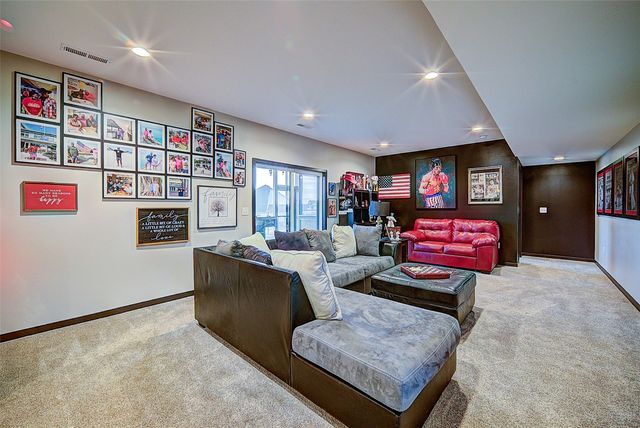 1804 Green Oak Pass, Tiffin, IA 52340