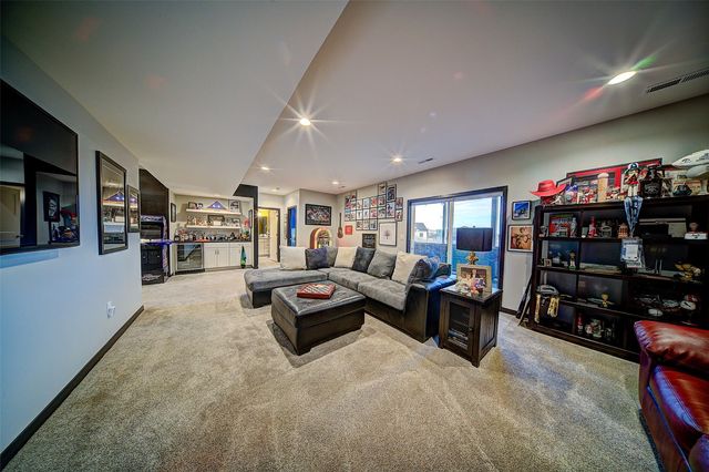 1804 Green Oak Pass, Tiffin, IA 52340