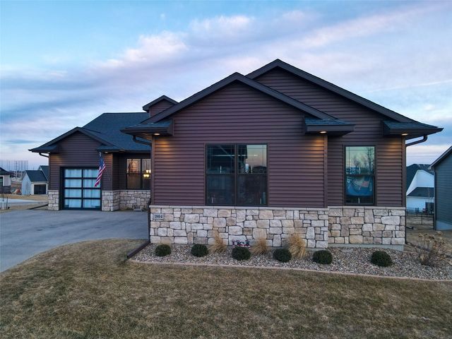 1804 Green Oak Pass, Tiffin, IA 52340