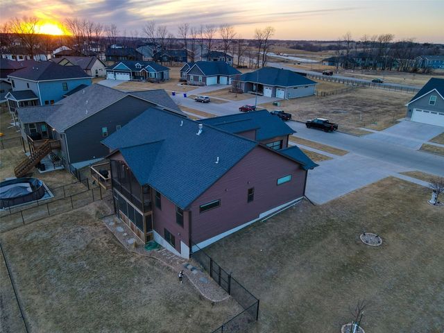 1804 Green Oak Pass, Tiffin, IA 52340