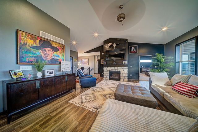 1804 Green Oak Pass, Tiffin, IA 52340