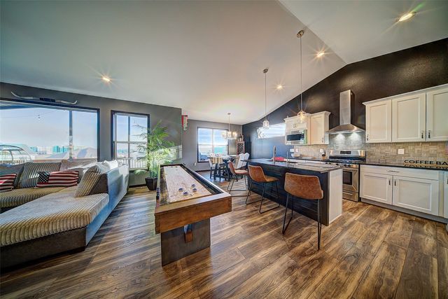 1804 Green Oak Pass, Tiffin, IA 52340