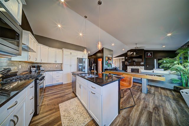 1804 Green Oak Pass, Tiffin, IA 52340