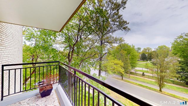 25 Cartright Street 5D, Bridgeport, CT 06604