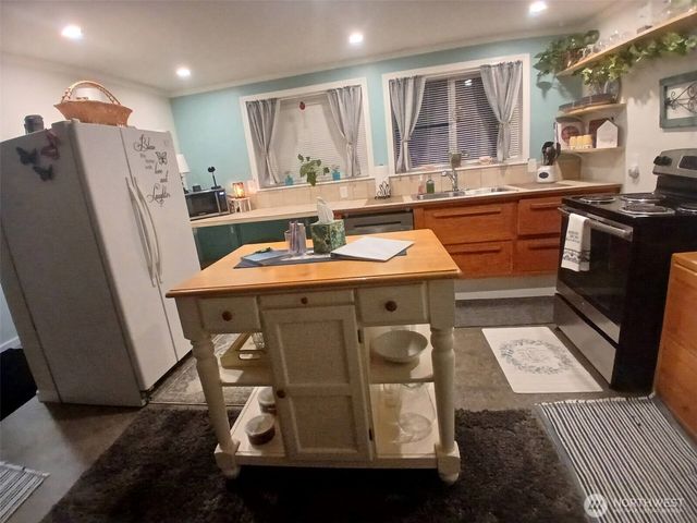 11 N Hamma Hamma Drive W, Hoodsport, WA 98548