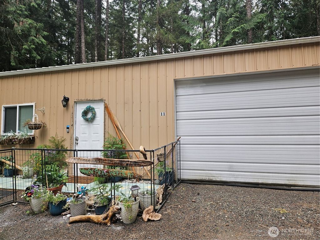 11 N Hamma Hamma Drive W, Hoodsport, WA 98548