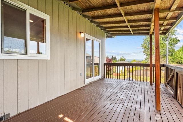 19519 Knoll Drive, Arlington, WA 98223
