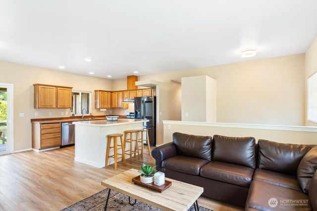 19519 Knoll Drive, Arlington, WA 98223
