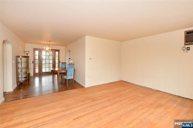 10 Williamson Place, Fair Lawn, NJ 07410