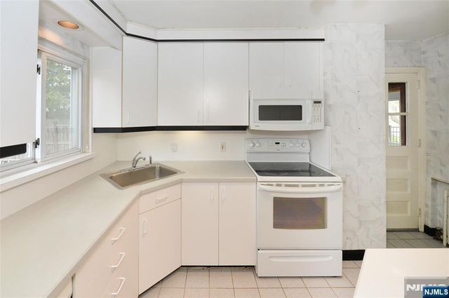 10 Williamson Place, Fair Lawn, NJ 07410