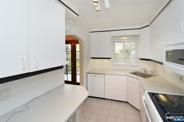10 Williamson Place, Fair Lawn, NJ 07410