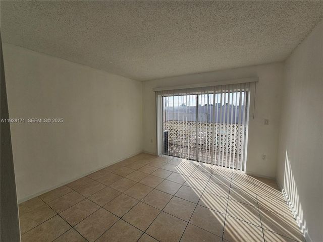 3610 NW 21st St 206, Lauderdale Lakes, FL 33311