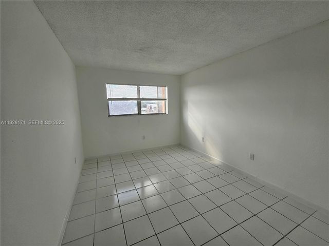 3610 NW 21st St 206, Lauderdale Lakes, FL 33311