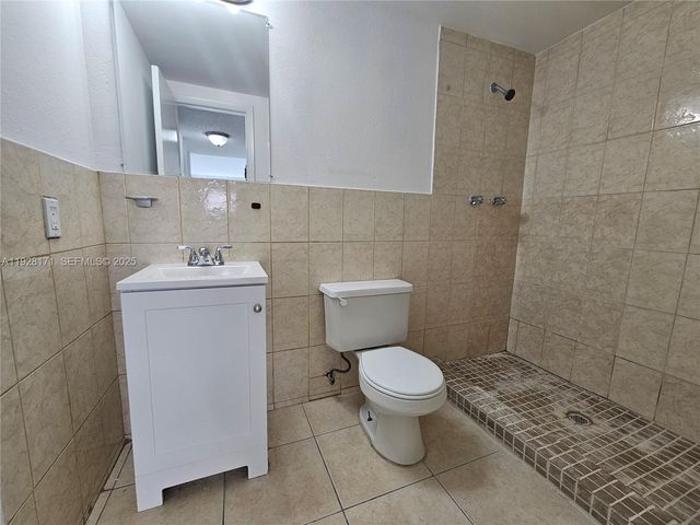 3610 NW 21st St 206, Lauderdale Lakes, FL 33311