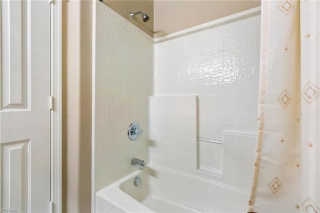 901 Overlook TER, Carrollton, VA 23314