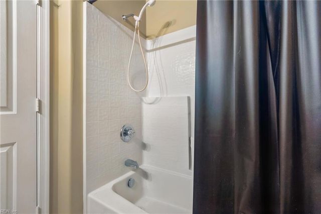 901 Overlook TER, Carrollton, VA 23314