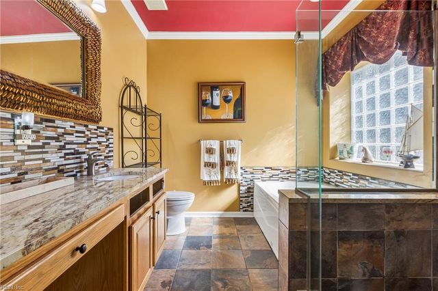 901 Overlook TER, Carrollton, VA 23314