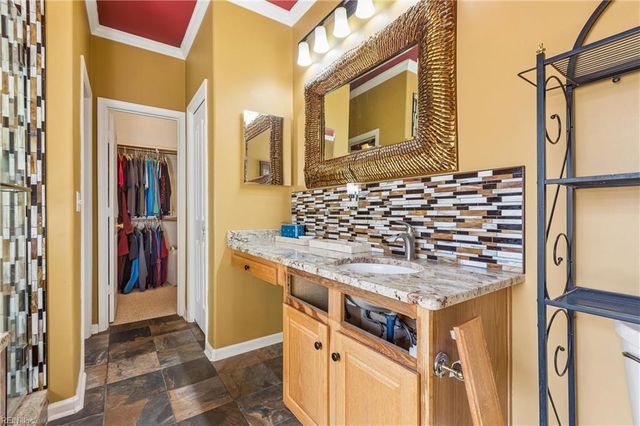 901 Overlook TER, Carrollton, VA 23314