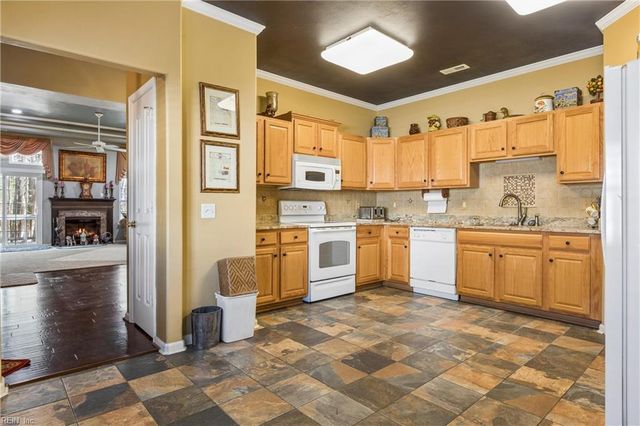 901 Overlook TER, Carrollton, VA 23314