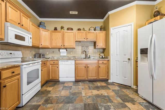 901 Overlook TER, Carrollton, VA 23314