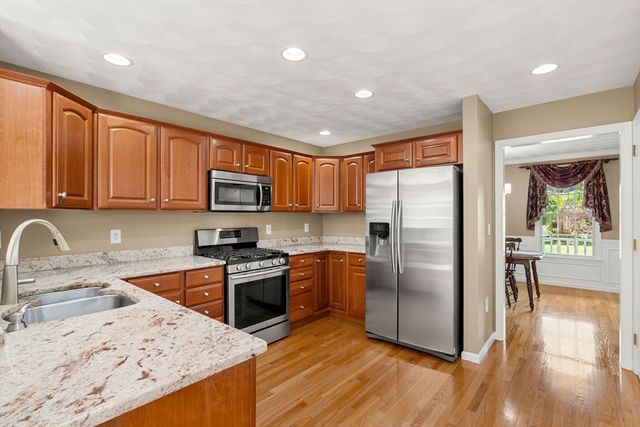 41 Fairway Drive, Woburn, MA 01801