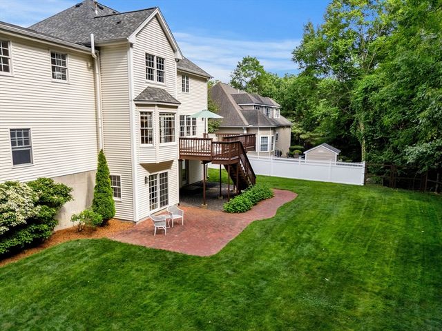 41 Fairway Drive, Woburn, MA 01801
