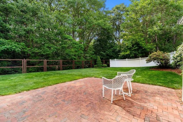 41 Fairway Drive, Woburn, MA 01801