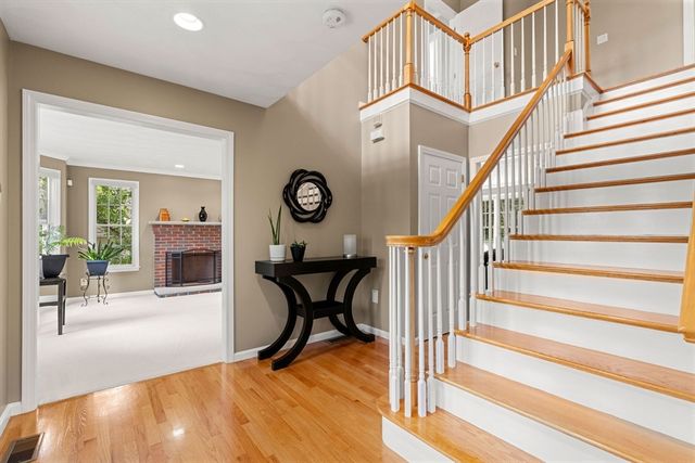 41 Fairway Drive, Woburn, MA 01801