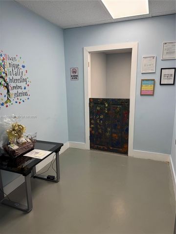 717 Ponce De Leon Blvd 323, Coral Gables, FL 33134