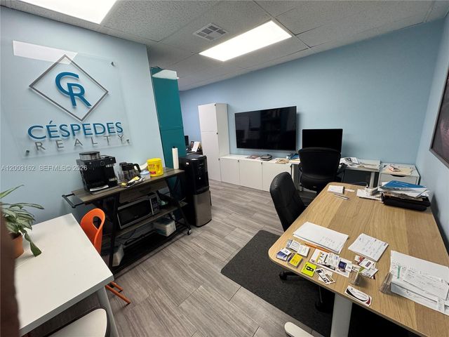 717 Ponce De Leon Blvd 323, Coral Gables, FL 33134