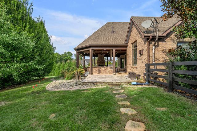 106 Deerfield Circle, Nicholasville, KY 40356