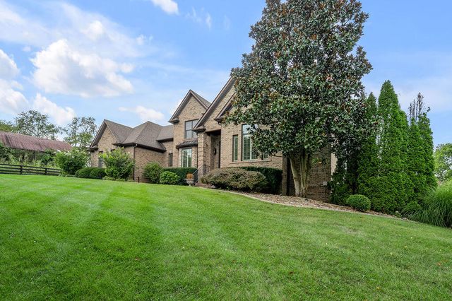 106 Deerfield Circle, Nicholasville, KY 40356