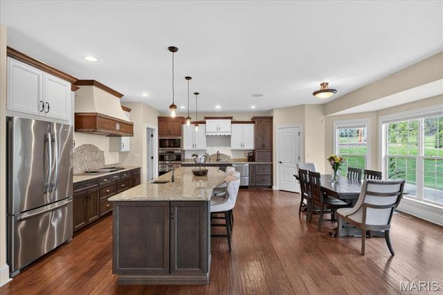 3 Ladue Court, Creve Coeur, MO 63141