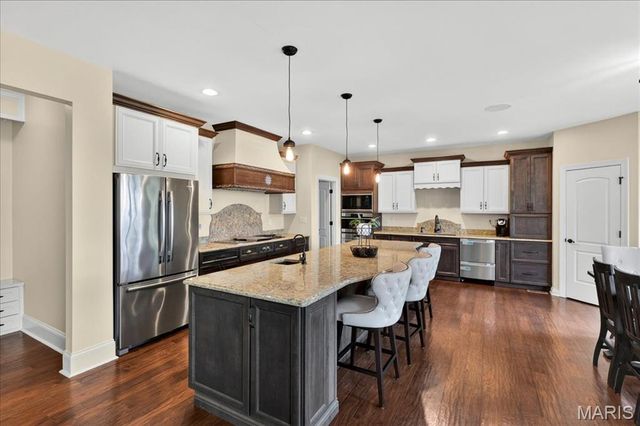 3 Ladue Court, Creve Coeur, MO 63141