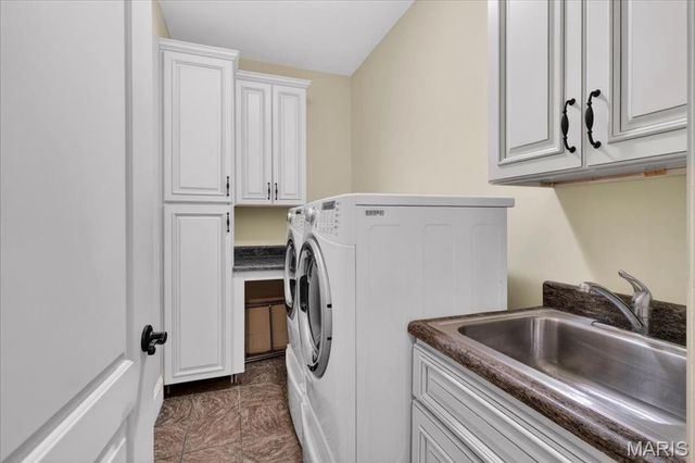 3 Ladue Court, Creve Coeur, MO 63141