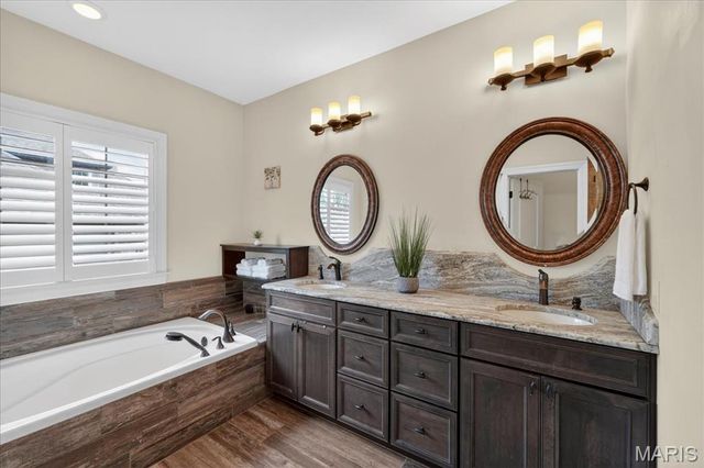 3 Ladue Court, Creve Coeur, MO 63141