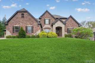 3 Ladue Court, Creve Coeur, MO 63141
