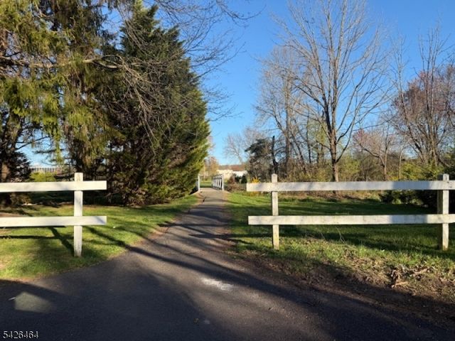 25 Whitman Dr, New Providence Boro, NJ 07974