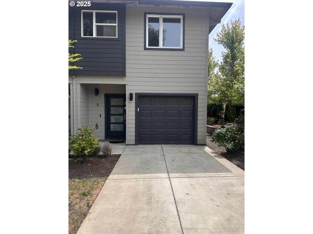 2828 22nd Ave 5, Forest Grove, OR 97116
