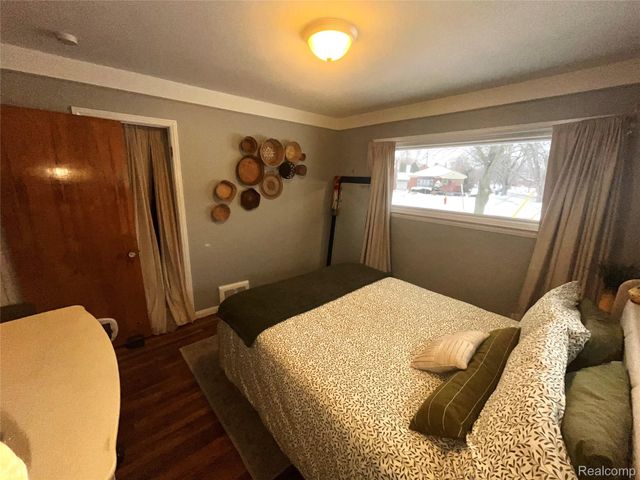 15854 Englewood Avenue, Allen Park, MI 48101