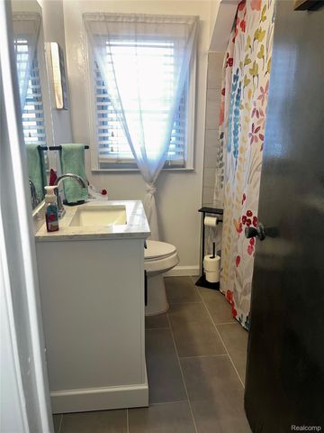 15854 Englewood Avenue, Allen Park, MI 48101