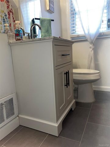 15854 Englewood Avenue, Allen Park, MI 48101