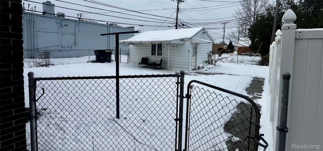 15854 Englewood Avenue, Allen Park, MI 48101