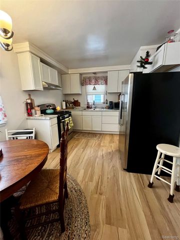 15854 Englewood Avenue, Allen Park, MI 48101